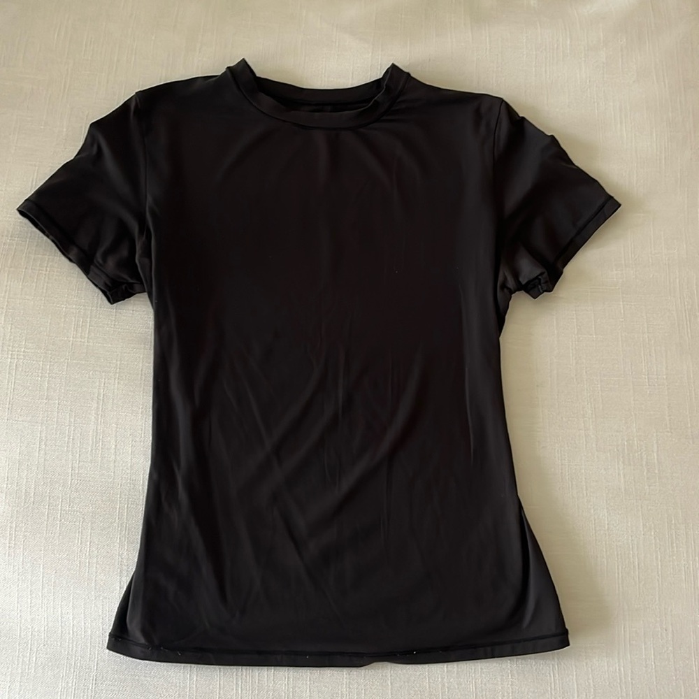 SKIMS FITS EVERYBODY T-SHIRT | ONYX × 1